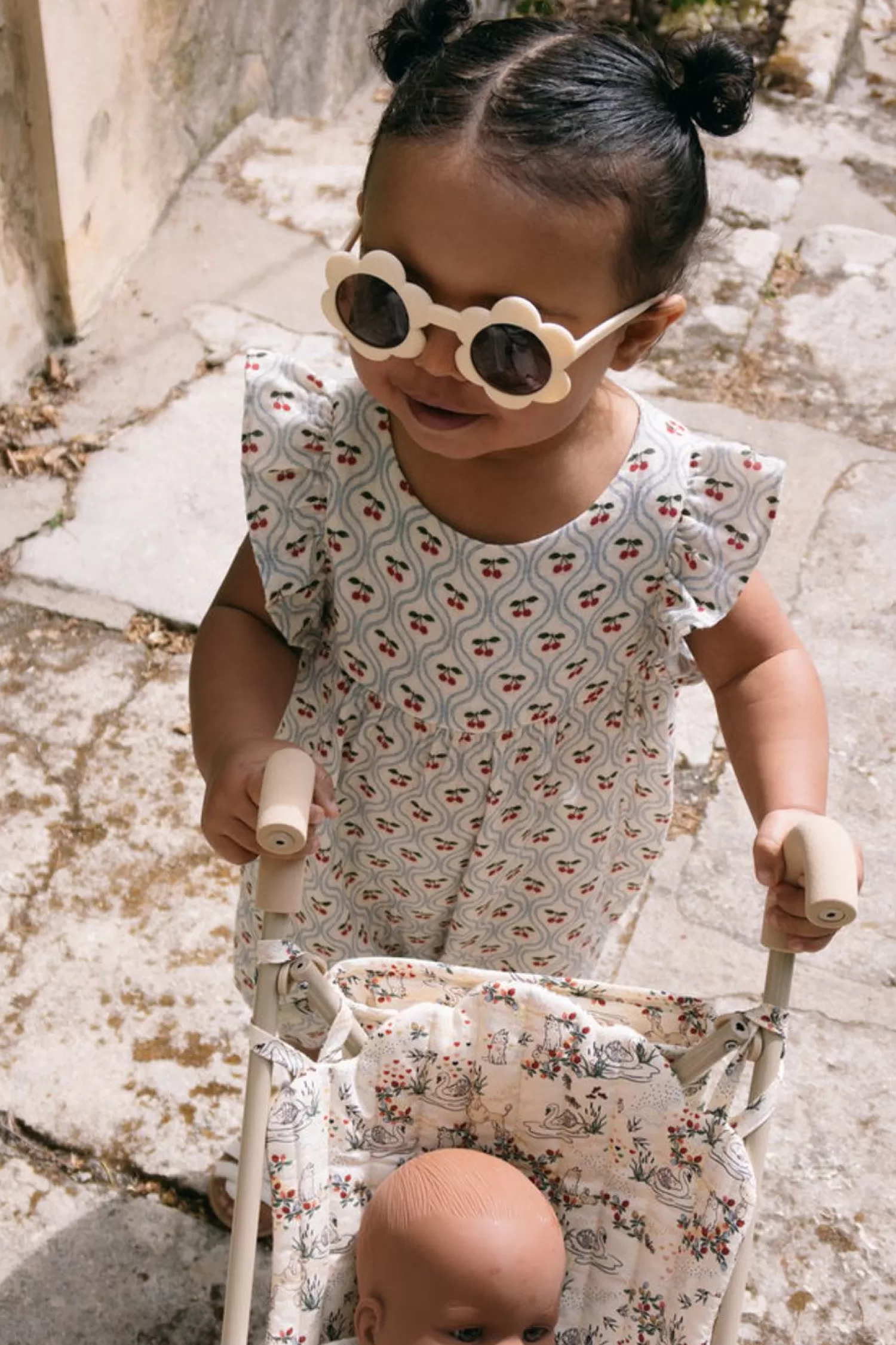 Born Konges Sløjd Coco Romper Med Flaeser - Cherry Motif