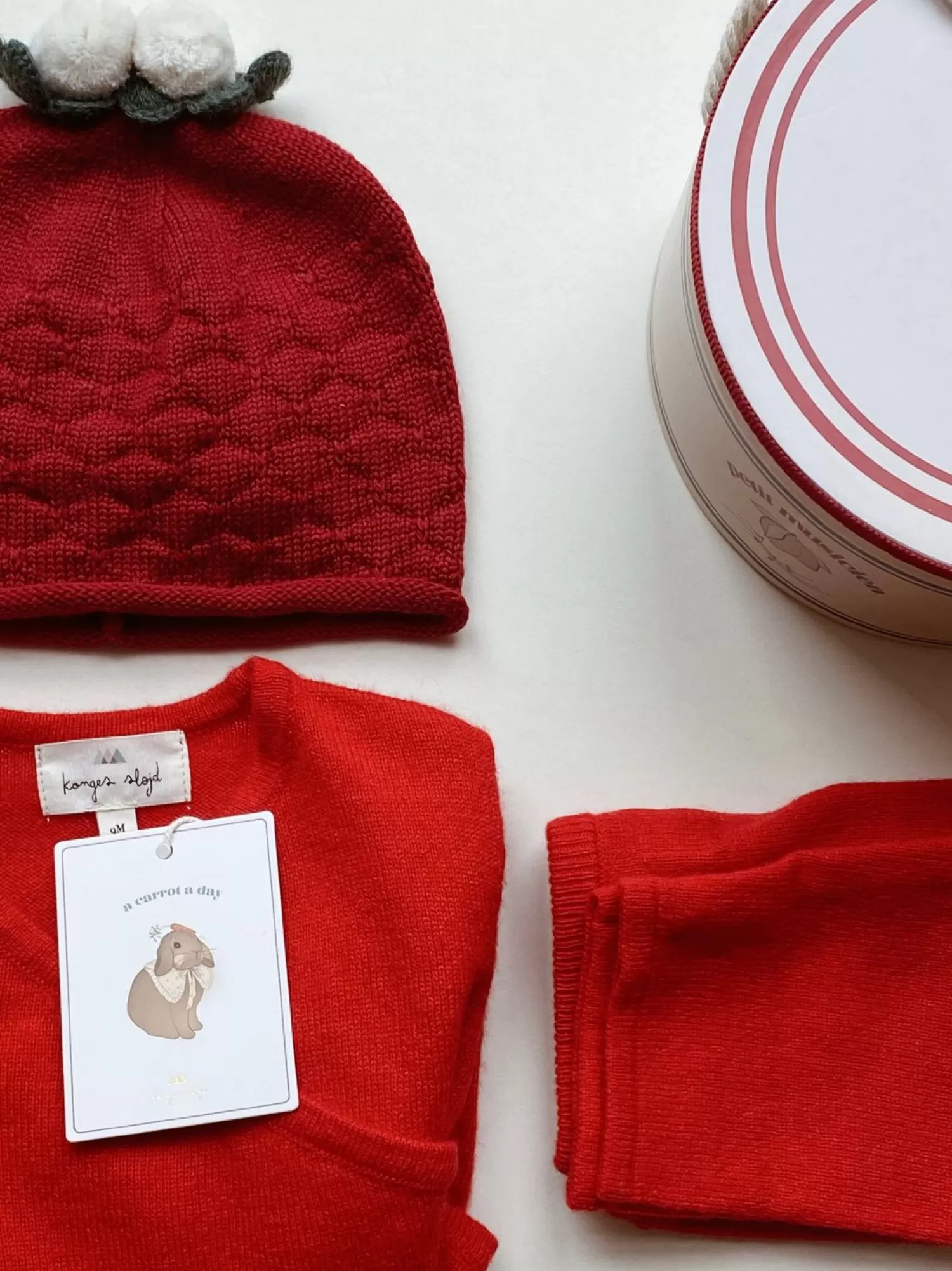 Born Konges Sløjd Dio Saet I Cashmere - Ruby Red
