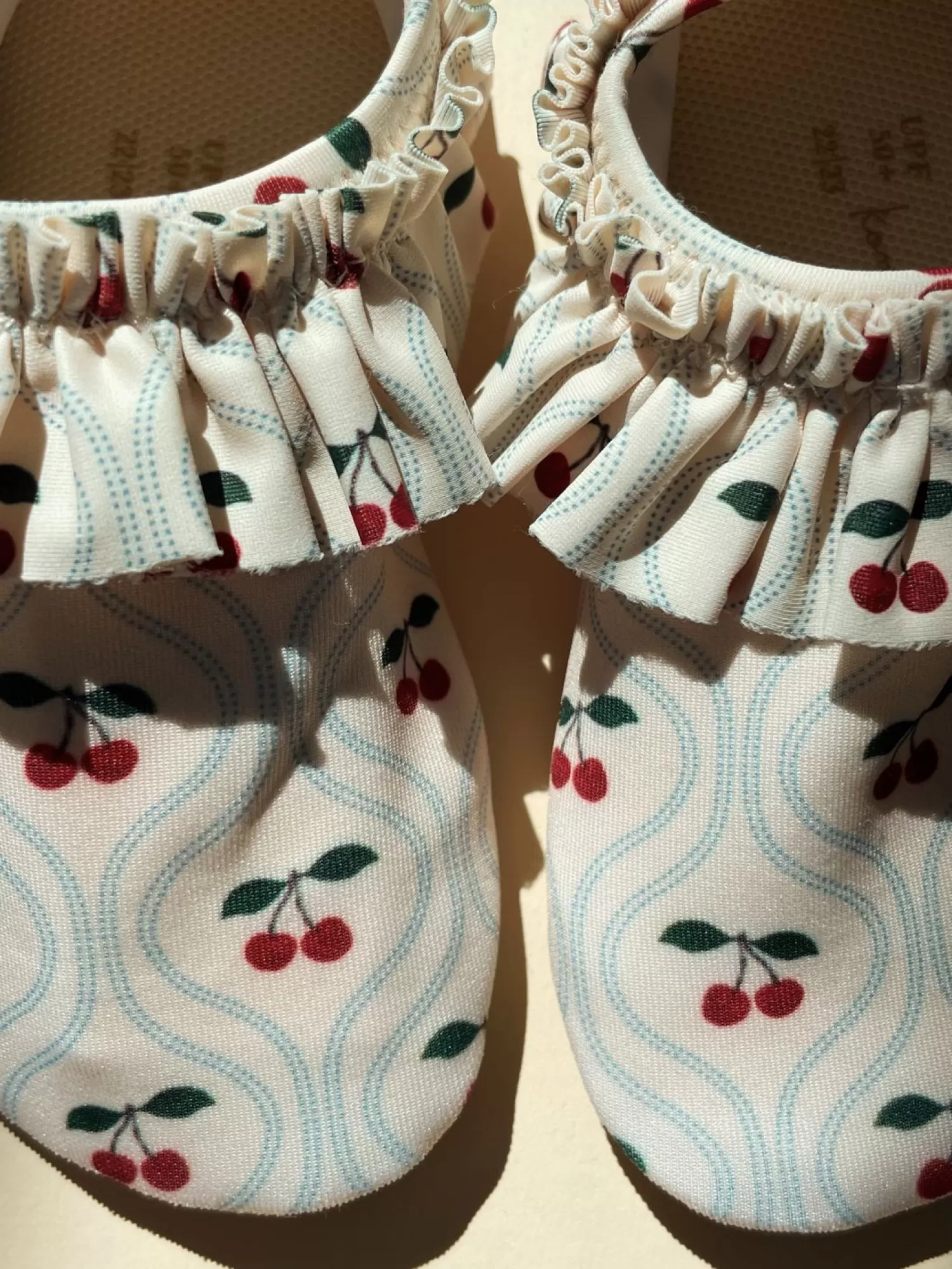 Born Konges Sløjd Manuca Badesko - Cherry Motif