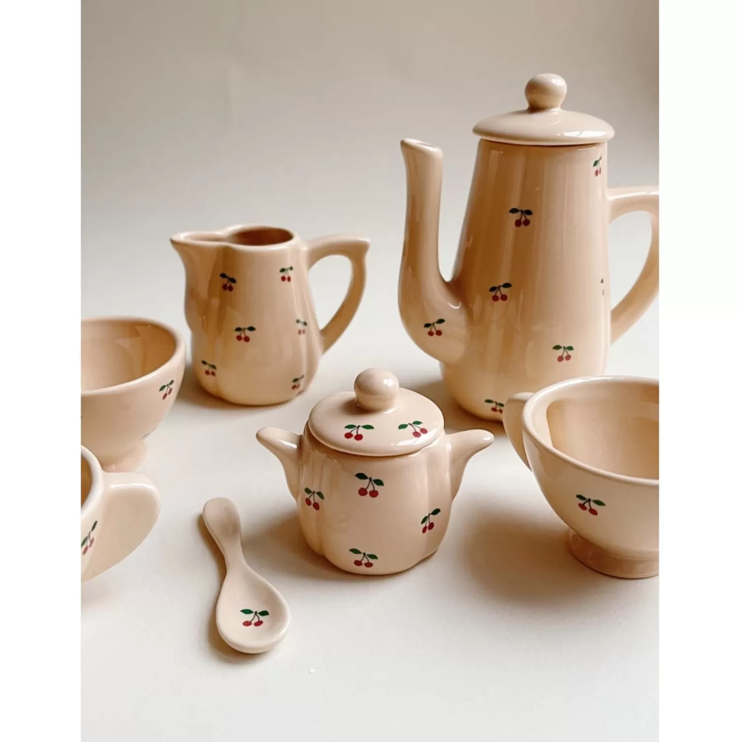 Konges Sløjd Tesaet I Porcelaen - Cherry